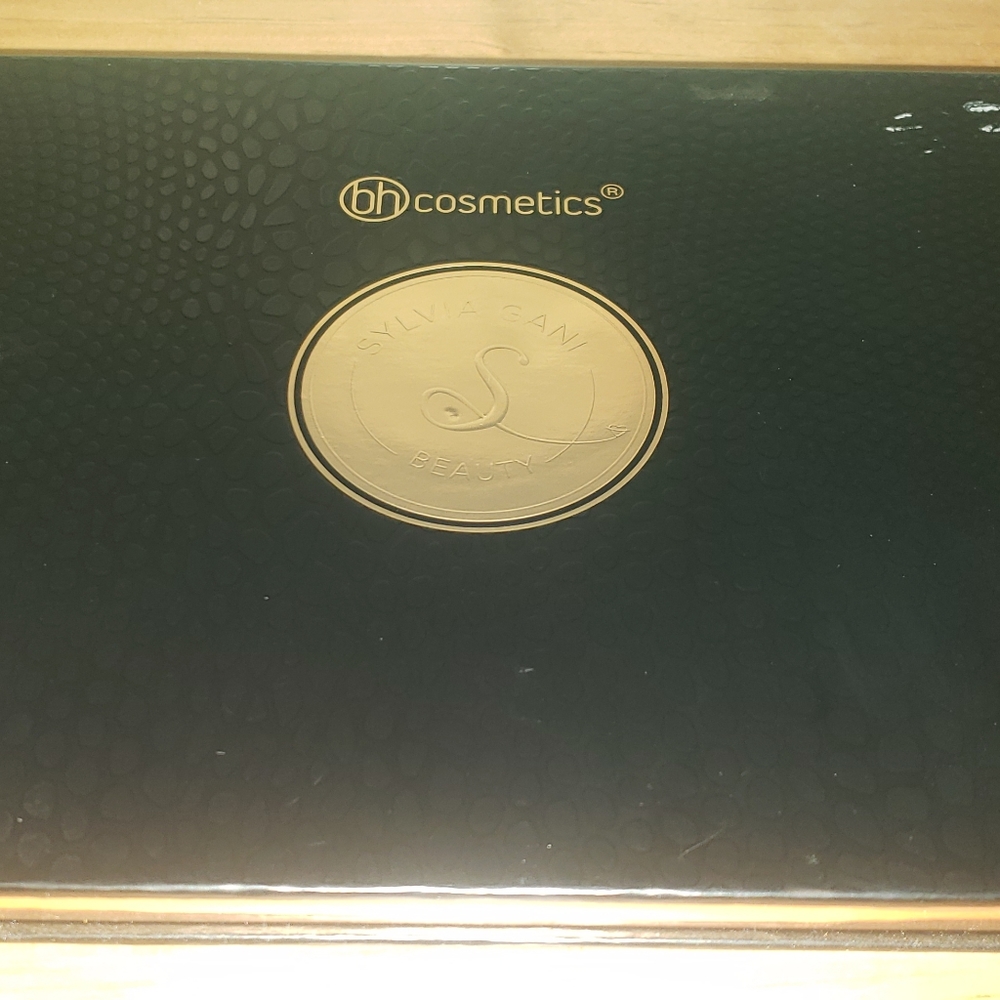 Bh cosmetics eyeshadow palette